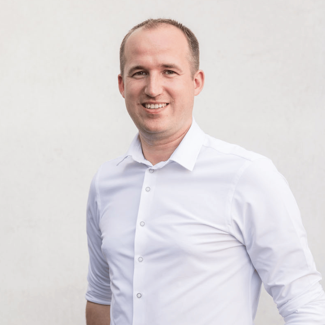 Portretfoto van dr. William Colyn, orthopedisch chirurg bij Orthopedie Turnhout